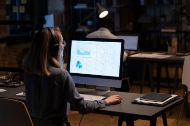 woman-with-headphones-working_23